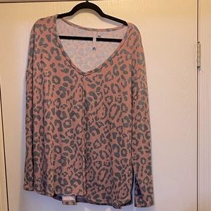 Brina & Em Fuzzy Leopard Print V-neck Size 3X